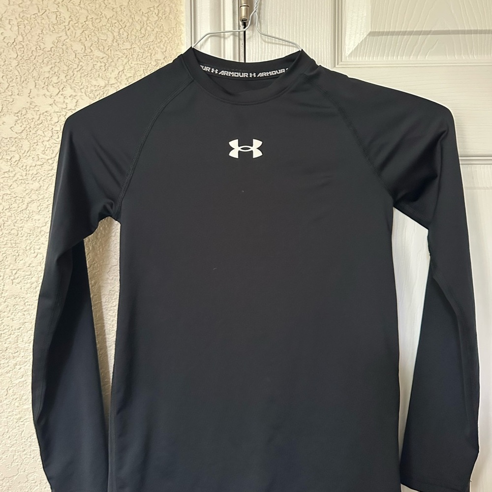 Under Armour Black HeatGear Shirt - Picture 1 of 3